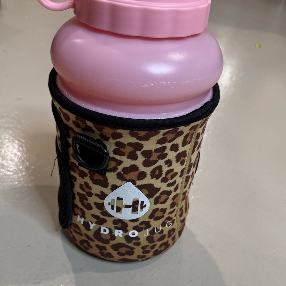 Hydrojug and 2 sleeves pink jug with floral and cheeta sleeves water bottle - Picture 10 of 12